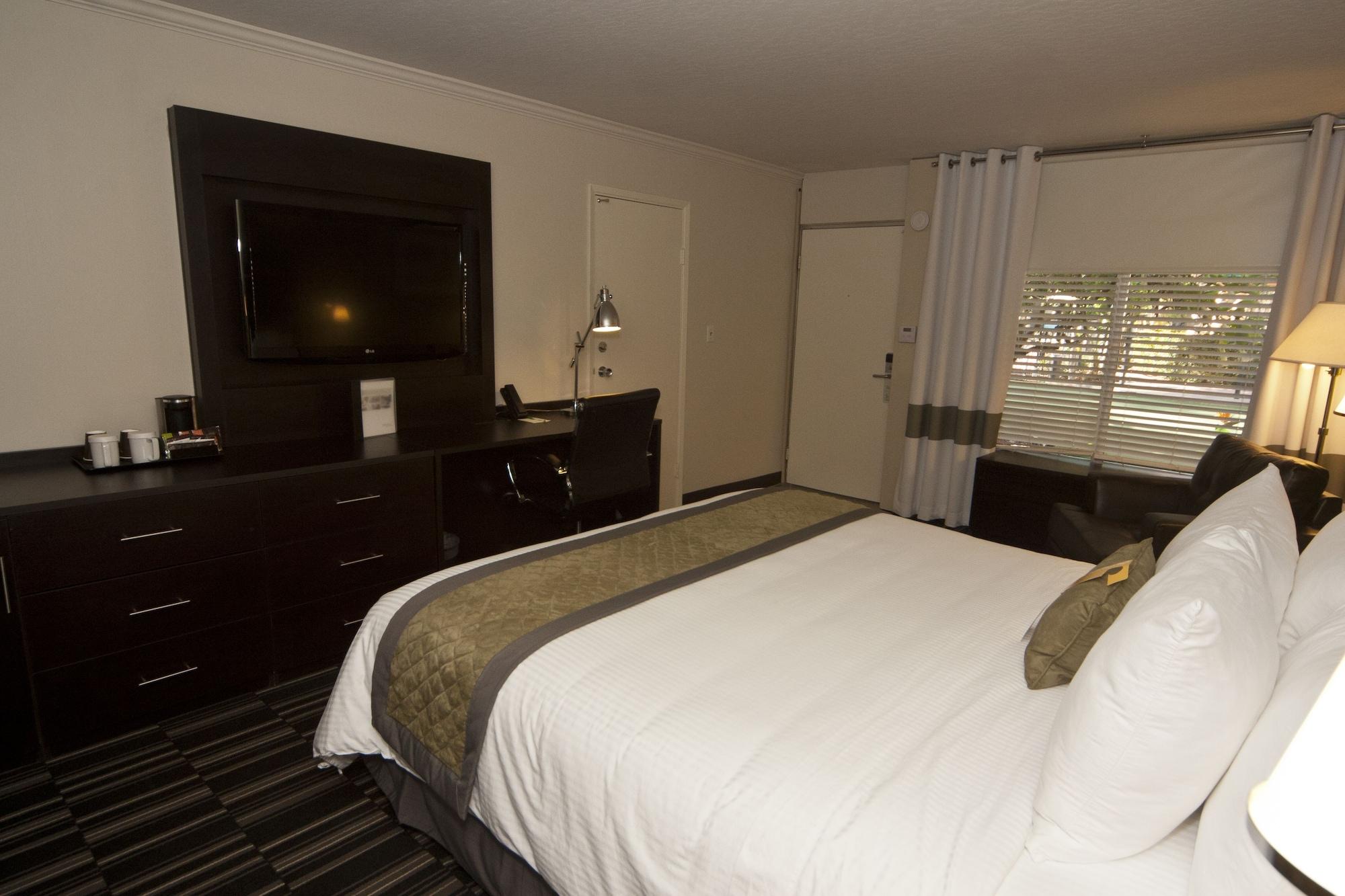 Wyndham Garden San Jose Airport Hotel Exterior photo