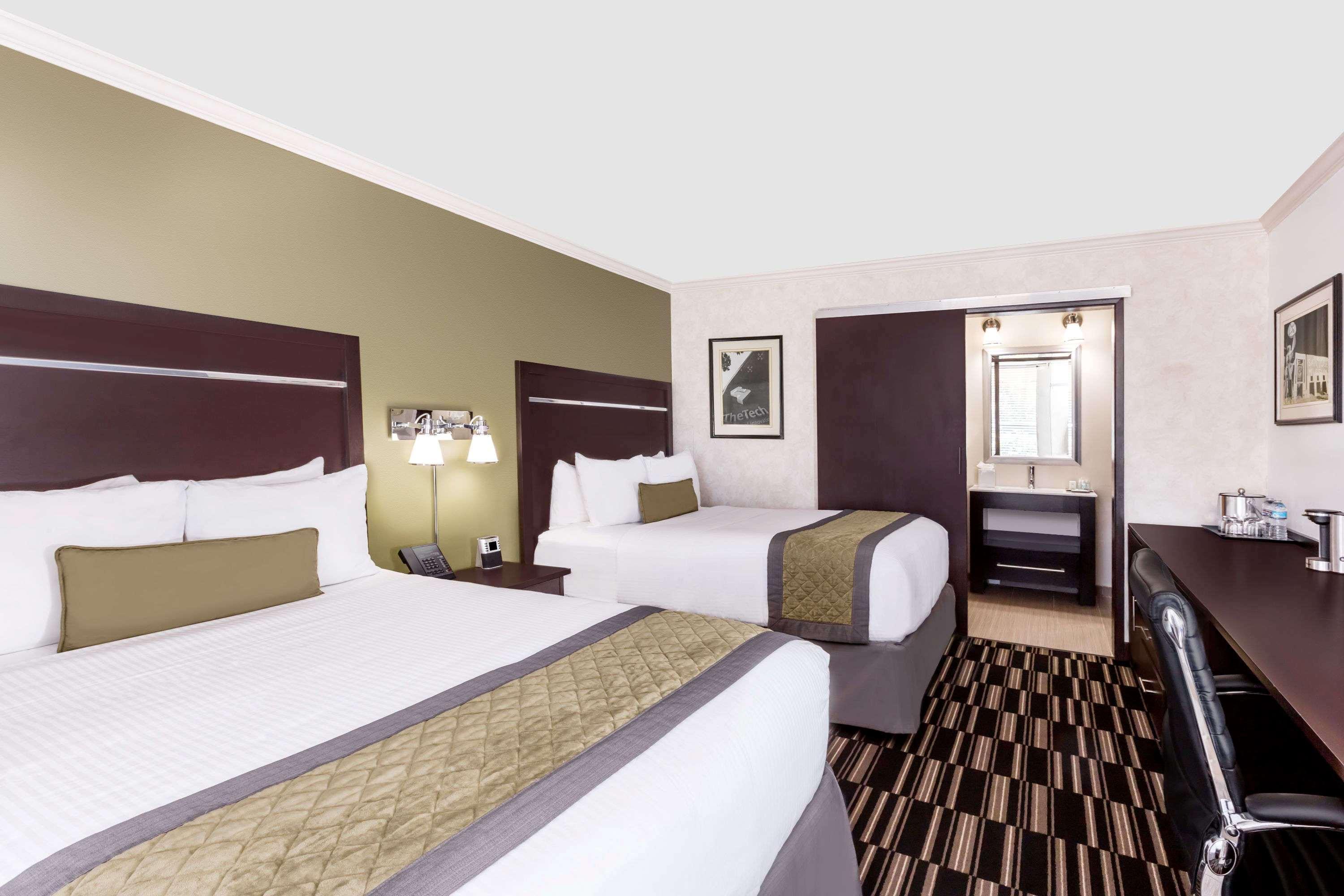 Wyndham Garden San Jose Airport Hotel Exterior photo