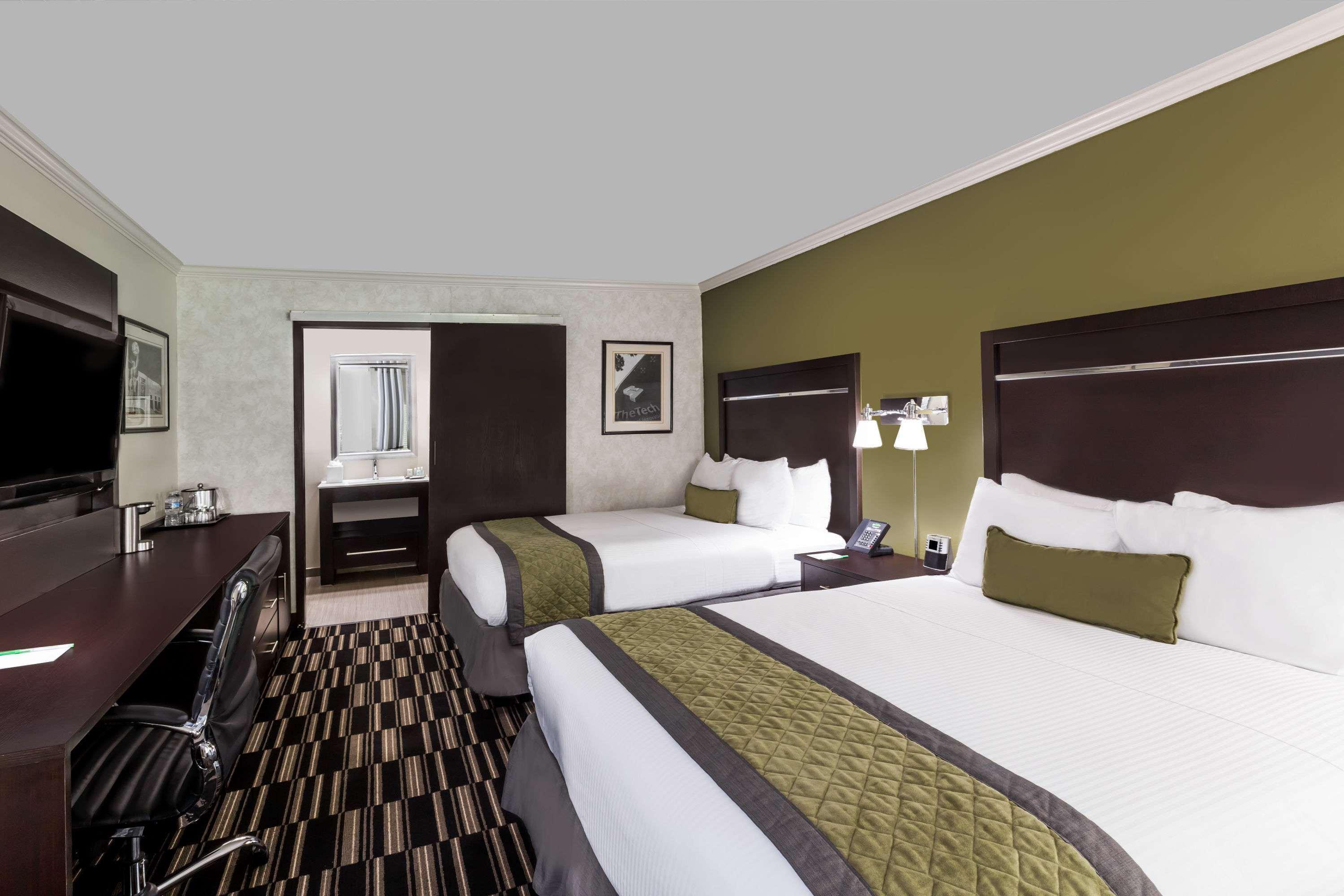 Wyndham Garden San Jose Airport Hotel Exterior photo